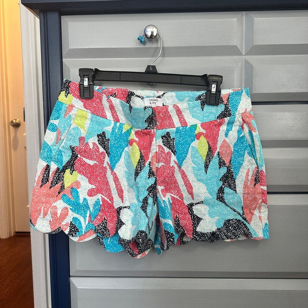 crown & ivy Coral, Teal & Black Floral Scalloped Hem Skort